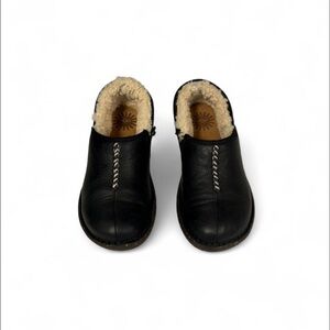 NWT UGG Women's Black Betteys Suede Slip ons with Cream Lining